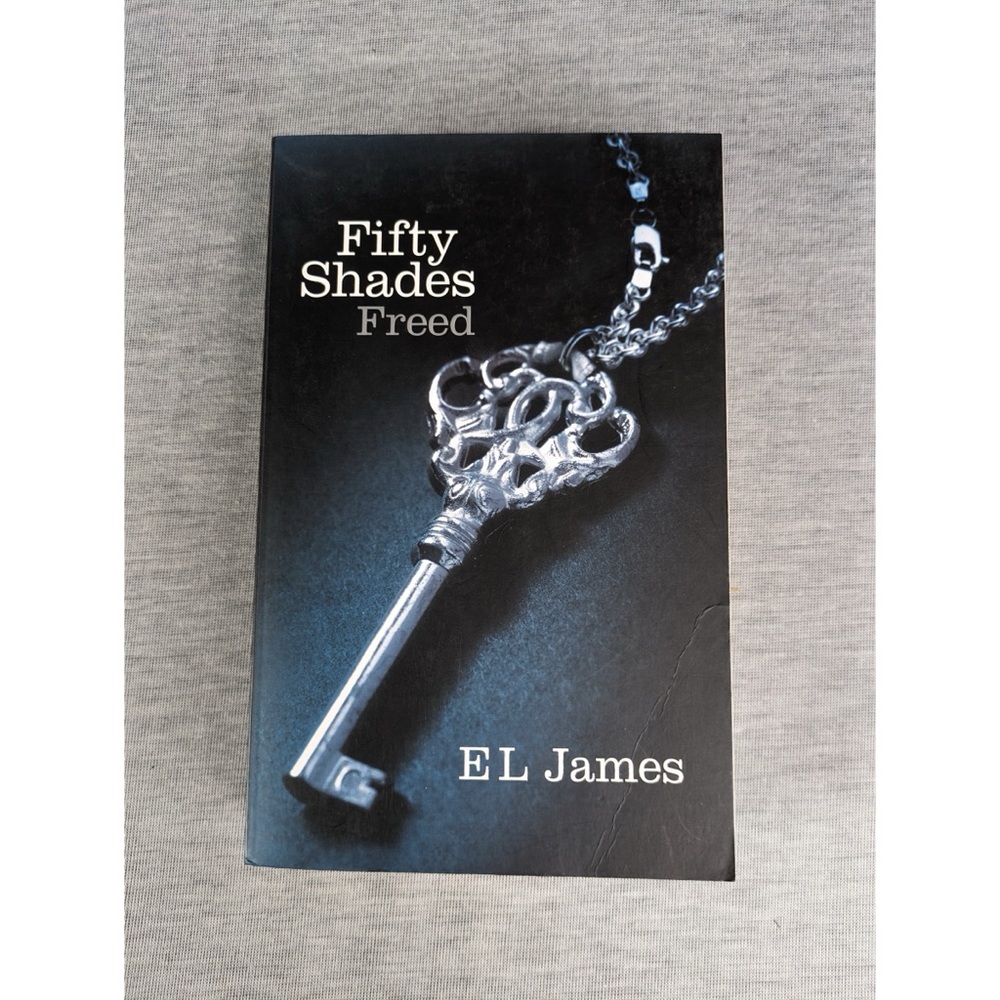 Fifty Shades Freed- Fifty Shades Trilogy Book #3 (Paperback) (EL James)